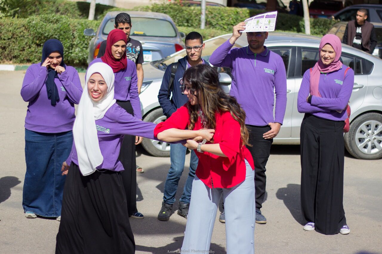 جانب من فعاليات مناهشة التحرش والعنف ضد المرأة بجامعة القاهرة (3)