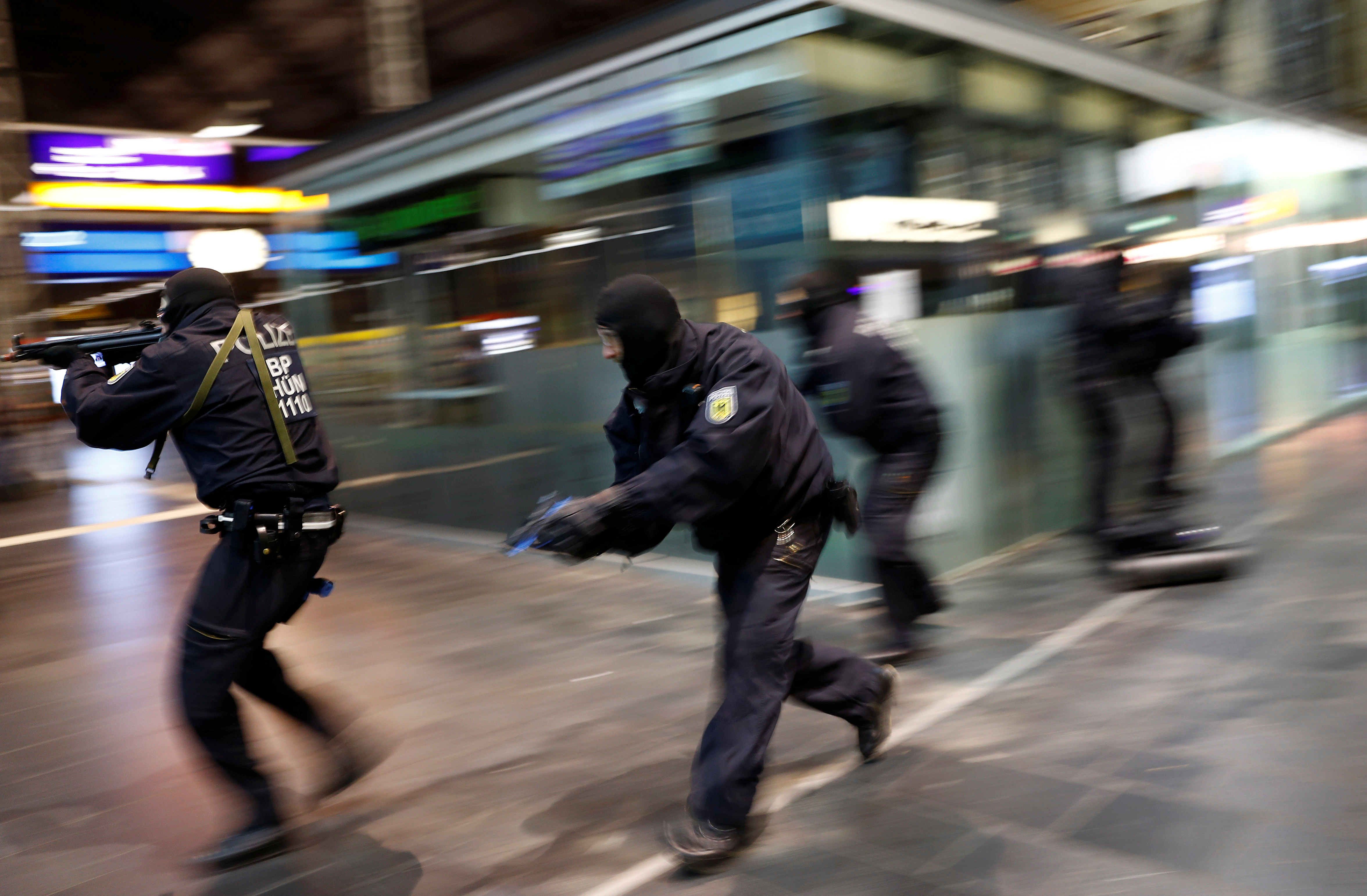 الشرطة الألمانية تنفذ مسرحية التعامل مع الإرهاب