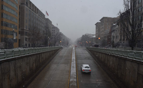 غيوم فى واشنطن بسبب العاصفة الثلجية