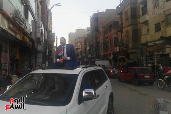 الدكتور عبدالرحمن يقود المسيرة
