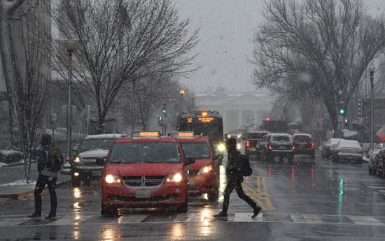 انتظام حركة المرور فى واشنطن رغم العاصفة الثلجية