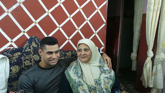 محمد إيهاب ووالدته