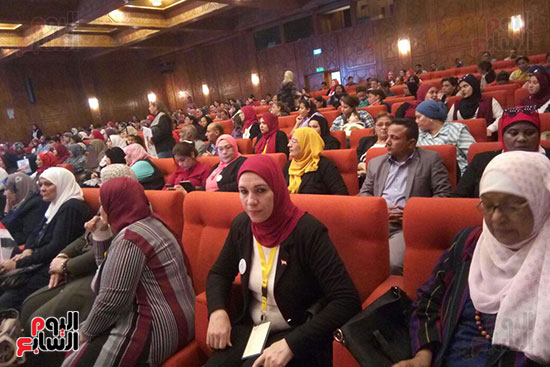 مؤتمر-امانة-المراة-بحملة-كلنا-معاك-من-اجل-مصر-لتتايد-الرئيس-بالاسماعيلية-(2)