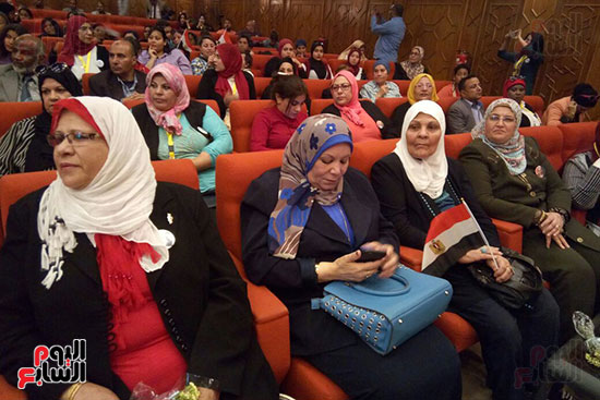 مؤتمر-امانة-المراة-بحملة-كلنا-معاك-من-اجل-مصر-لتتايد-الرئيس-بالاسماعيلية-(1)