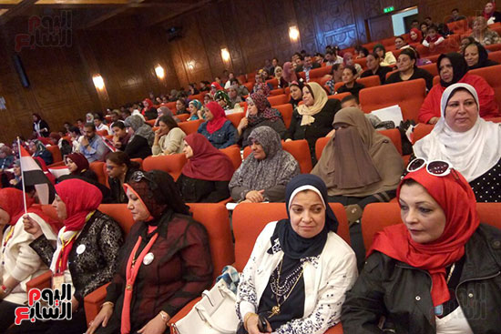 مؤتمر-امانة-المراة-بحملة-كلنا-معاك-من-اجل-مصر-لتتايد-الرئيس-بالاسماعيلية-(9)