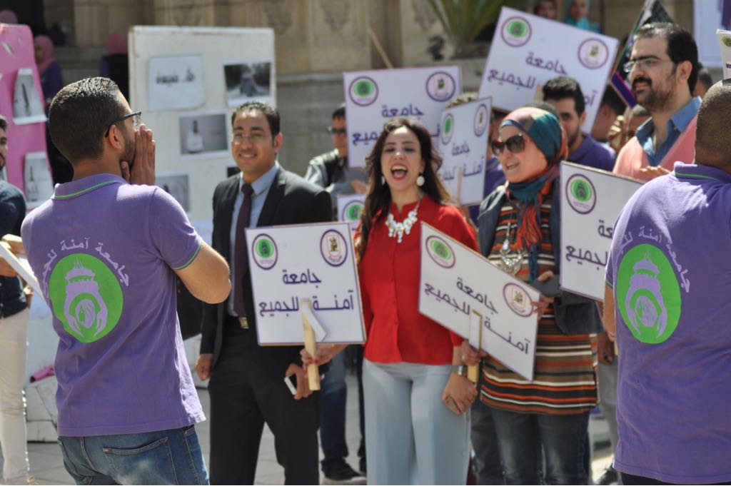 جانب من فعاليات مناهشة التحرش والعنف ضد المرأة بجامعة القاهرة (10)
