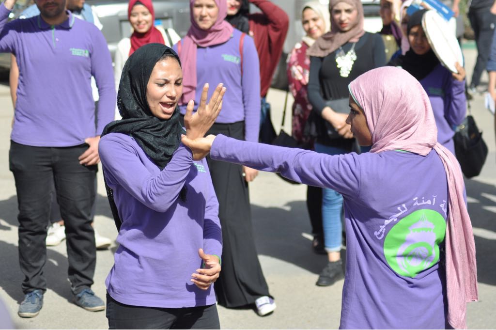 جانب من فعاليات مناهشة التحرش والعنف ضد المرأة بجامعة القاهرة (11)