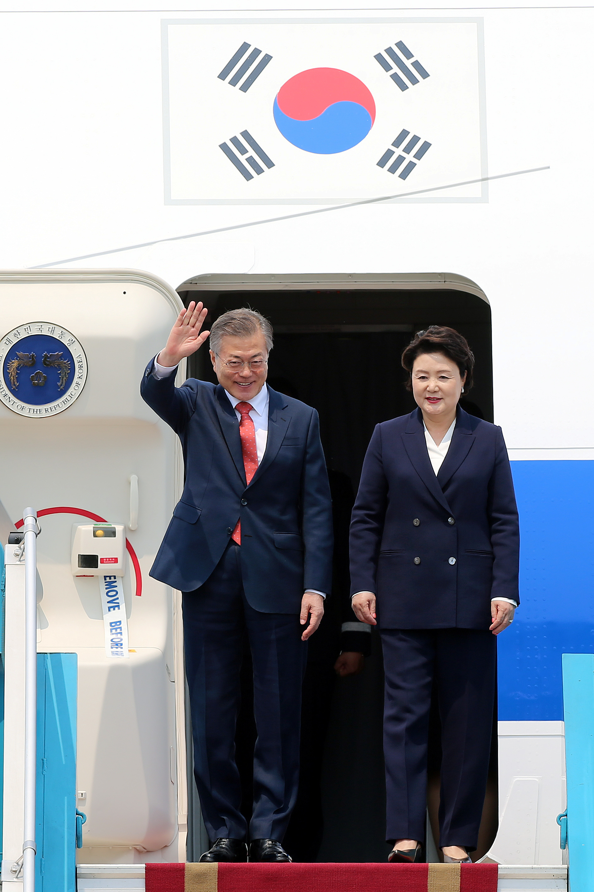 رئيس كوريا الجنوبية يصل فيتنام