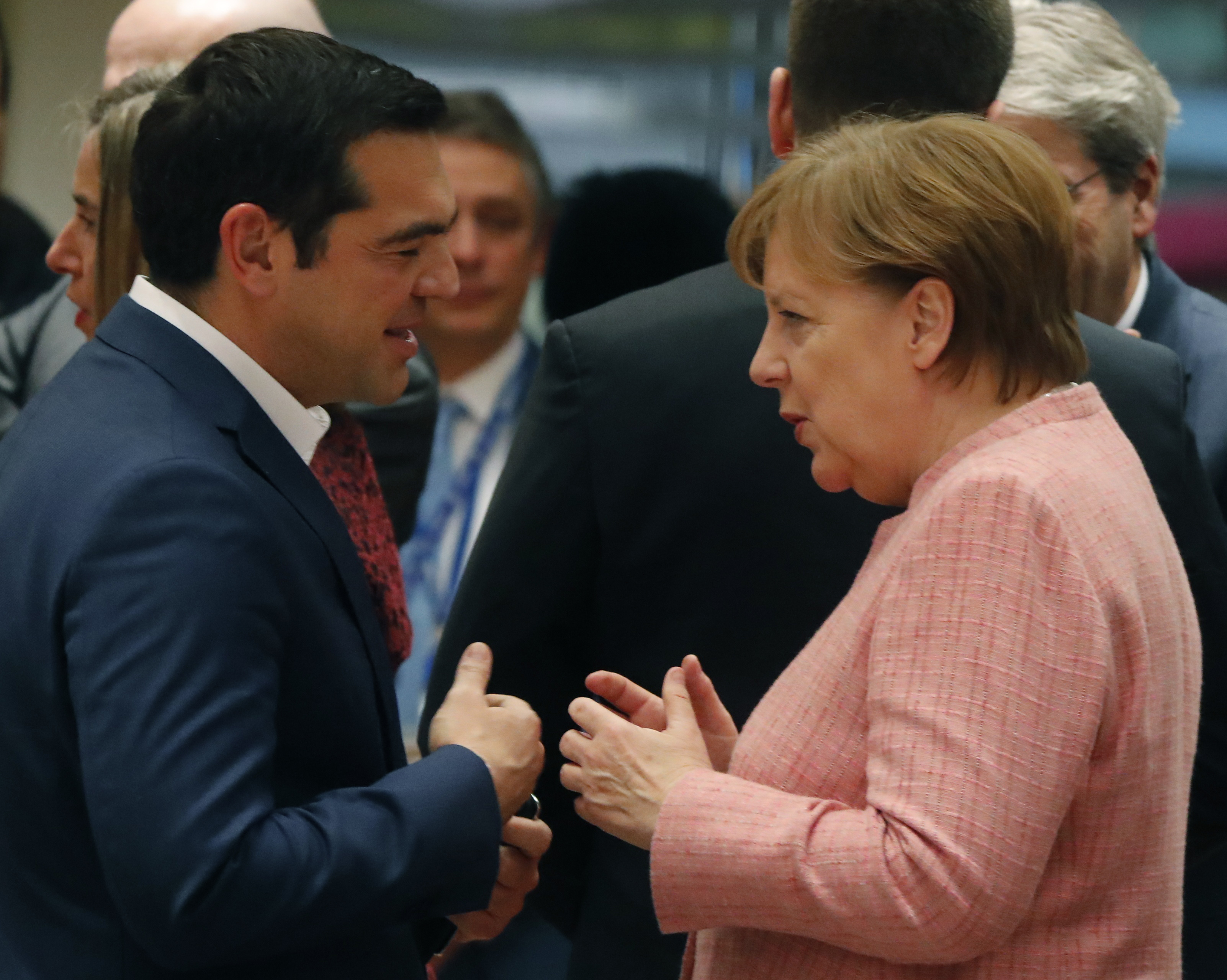 المستشارة الألمانية أنجيلا ميركل ورئيس الوزراء اليوناني أليكسيس تسيبراس