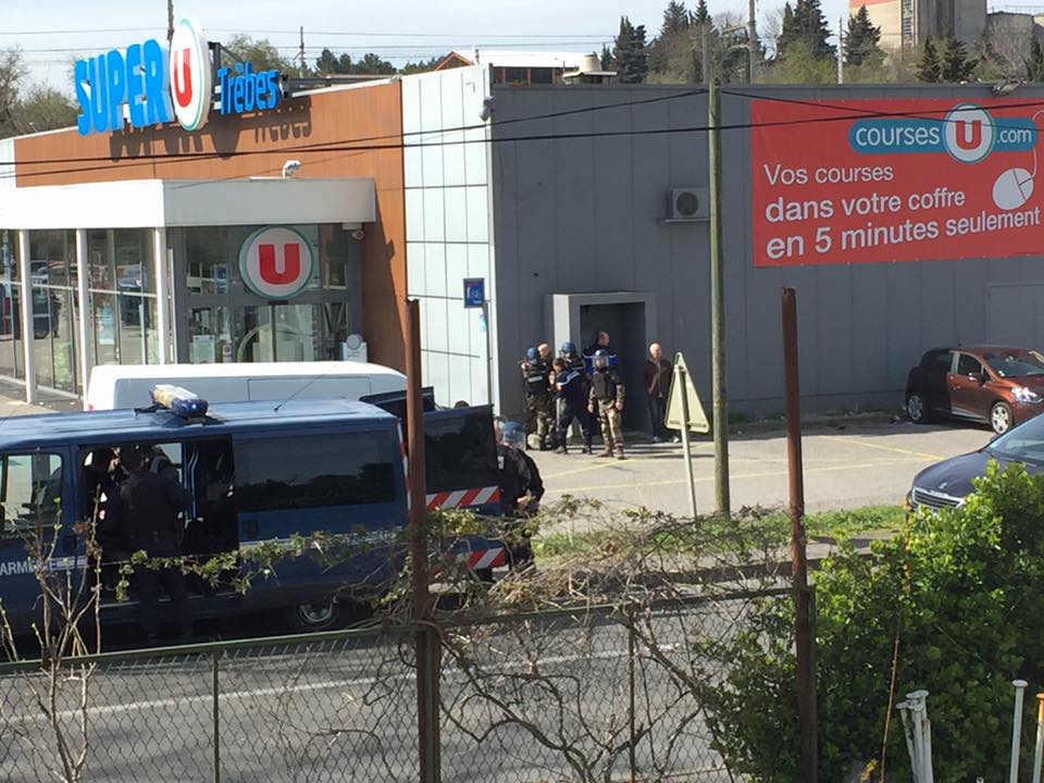 شرطة فرنسا تجرى عملية امنية فى المتجر