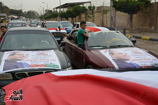 مسيرة لأهالى شبرا الخيمة بالسيارات لدعم السيسى (5)