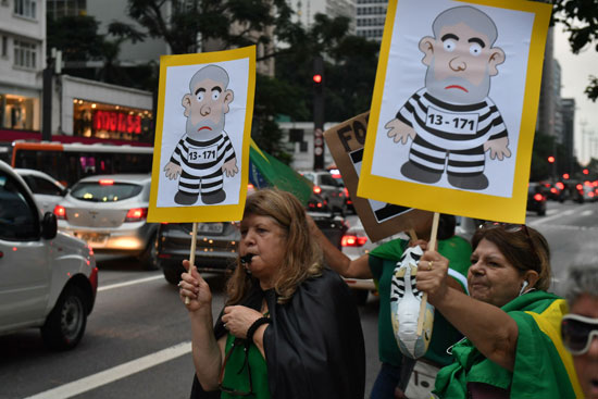 متظاهرون برازيليون فى ساو باولو 