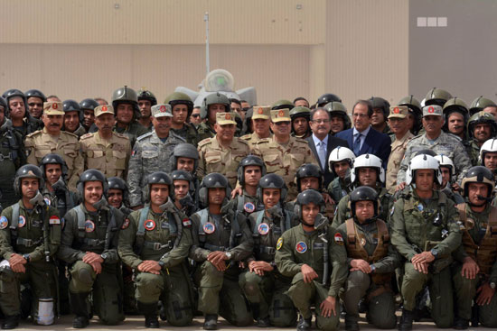 الرئيس يزور قاعدة جوية فى أرض الفيروز ويلتقى أبطال العملية سيناء 2018 (2)