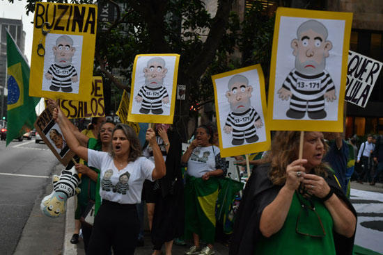  المواطنون البرازيليون خلال التظاهرات 