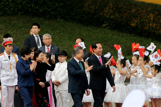 رئيس-كوريا-الجنوبية-مع-نظيره-الفيتنامى