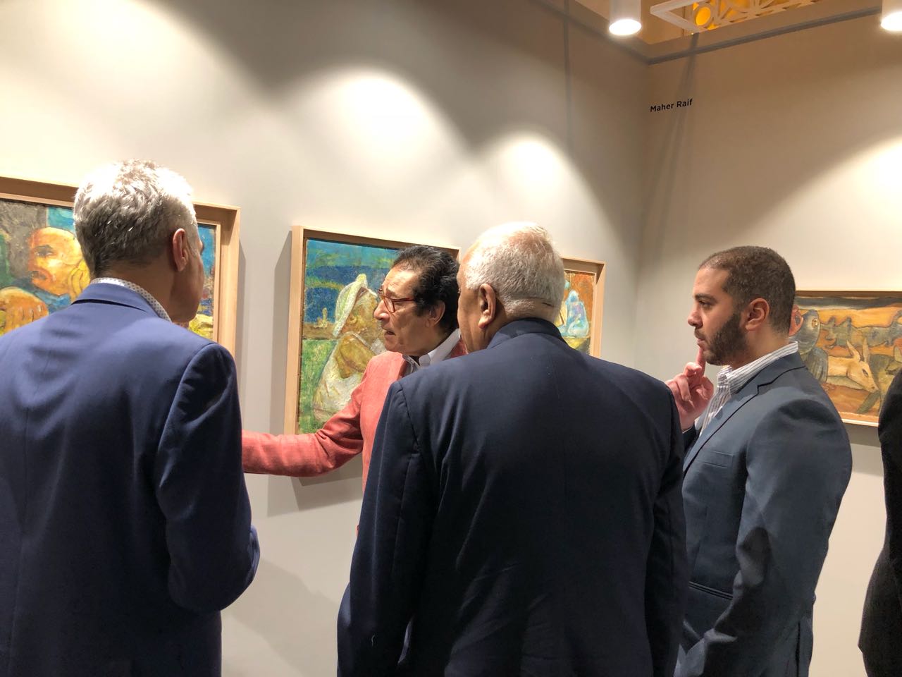 فاروق حسني يزور معرض الفنون التشكيلية في دبى (8)
