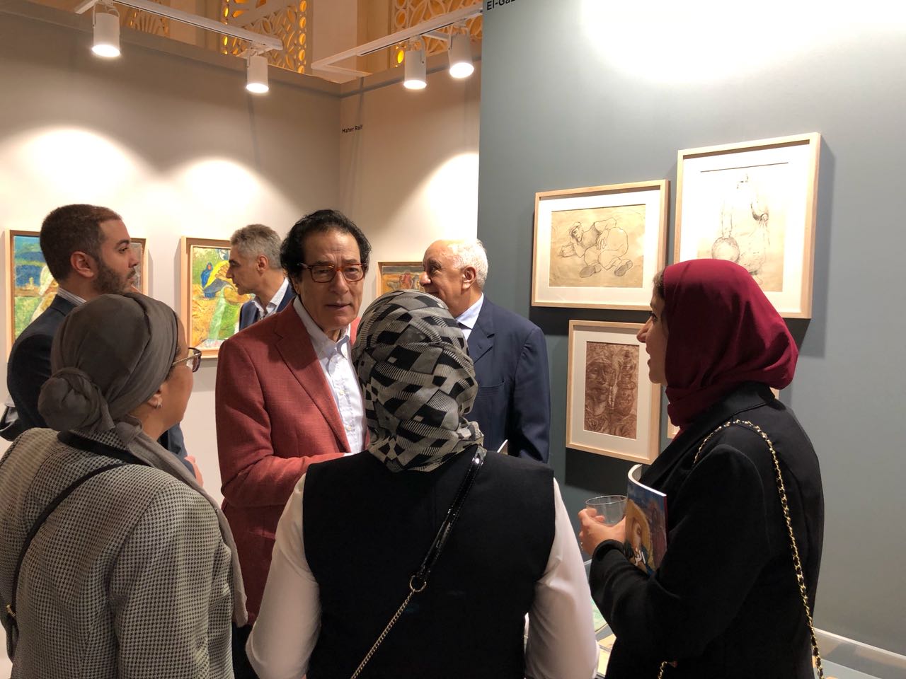 فاروق حسني يزور معرض الفنون التشكيلية في دبى (7)