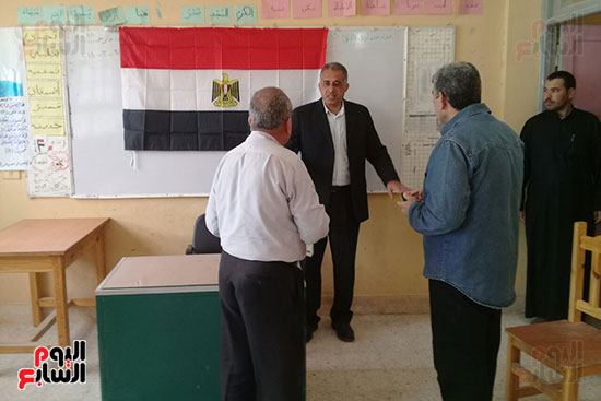 علم مصر يزين لجان الانتخابات قبل انطلاقها الاثنين المقبل