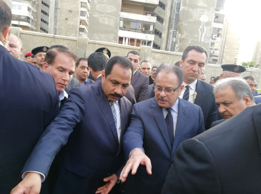 وزير الداخليه يتفقد موقع استهداف موكب مدير امن الاسكندرية  (2)
