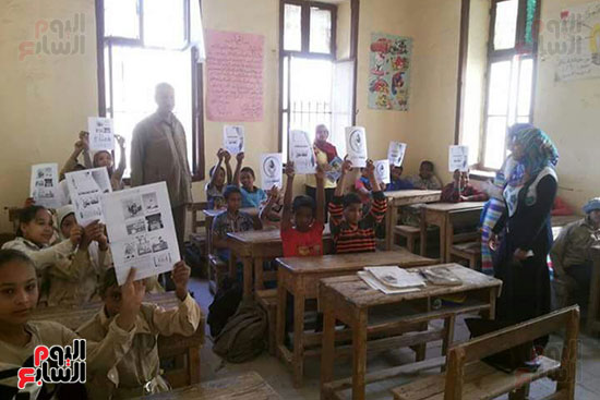 طلبة مدارس الاقصر خلال حملات التوعية بالمياه