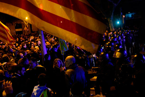 جانب-من-احتجاجات-فى-برشلونة
