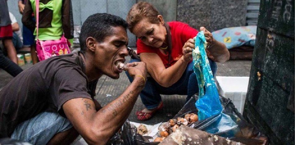 3201822182928546-الشعب الفنزويلى يتناول الطعام من حاويات القمامة