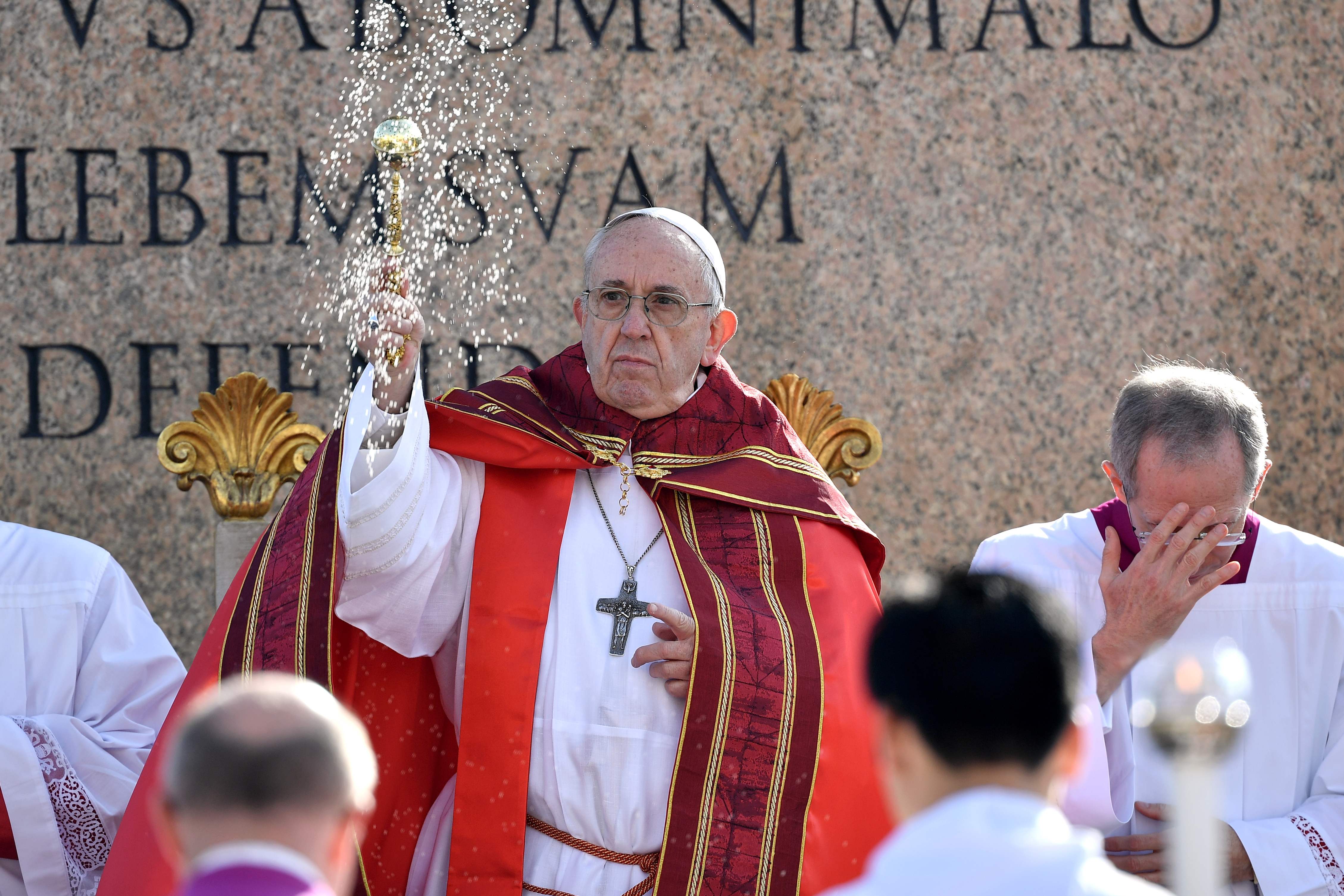 البابا فرانسيس يحتفل بأحد الشعانين