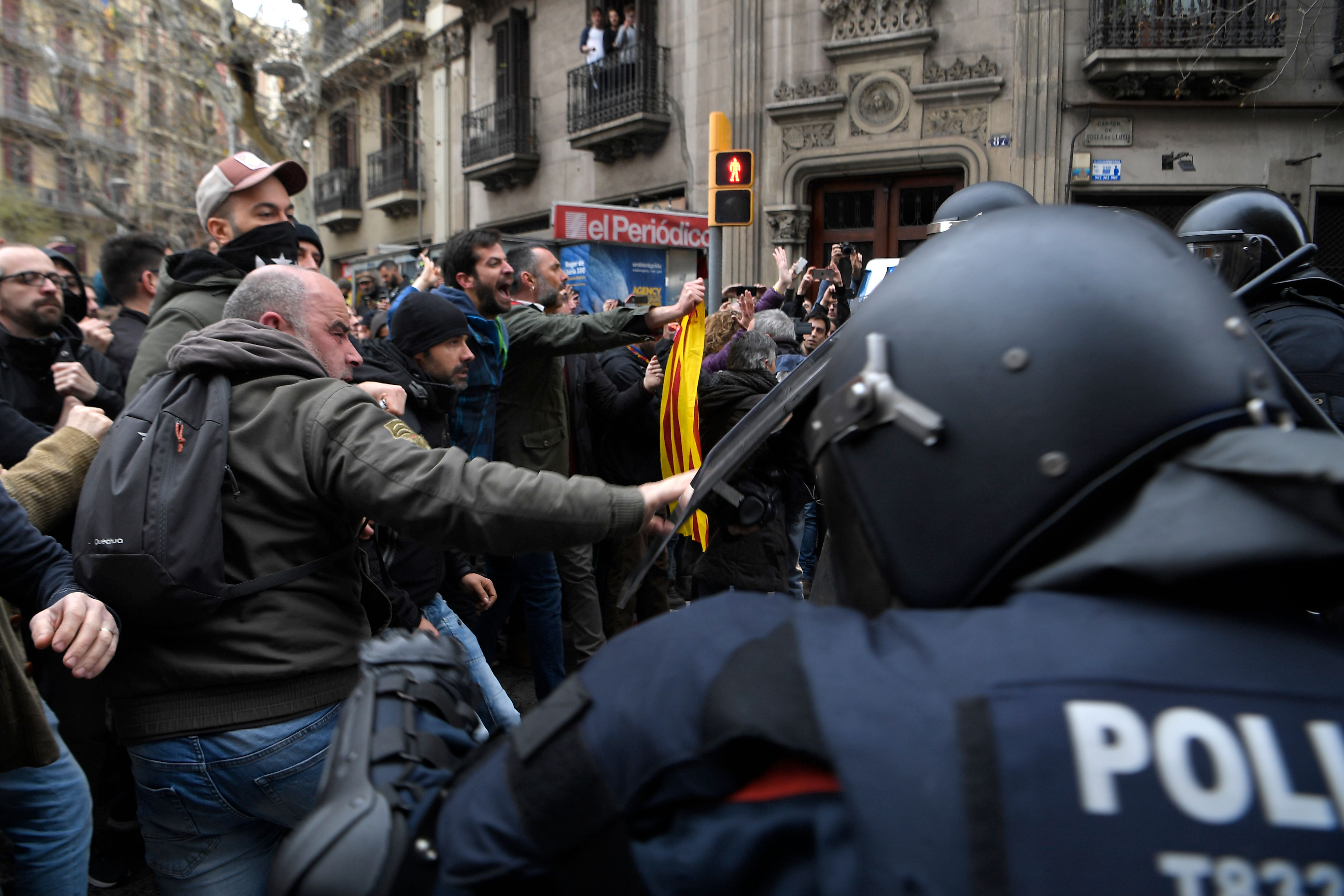 اشتباكات الشرطة الإسبانية 