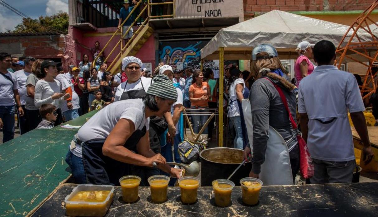 القس الإنجيلى نظم أيام لحلاقة الشعر والعناية الطبية للشعب الفنزويلى