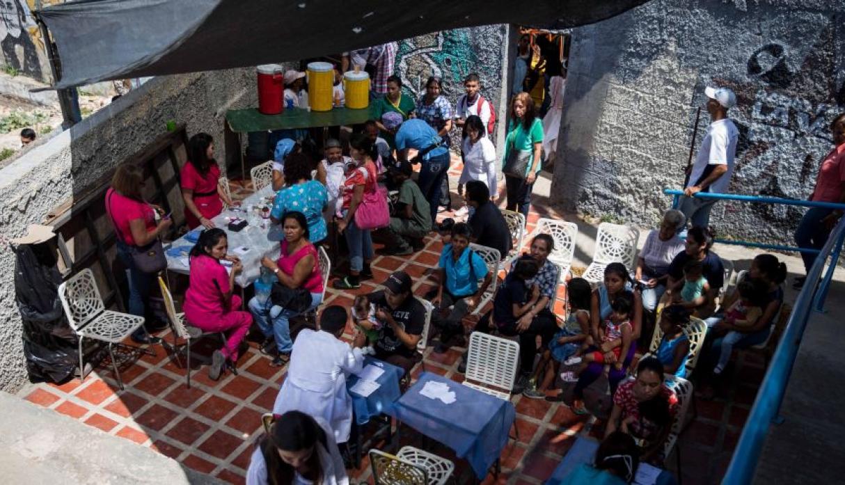 الشعب الفنزويلى ينتظر الحساء الذى يقدمه منافس مادورو فى الانتخابات الرئاسية