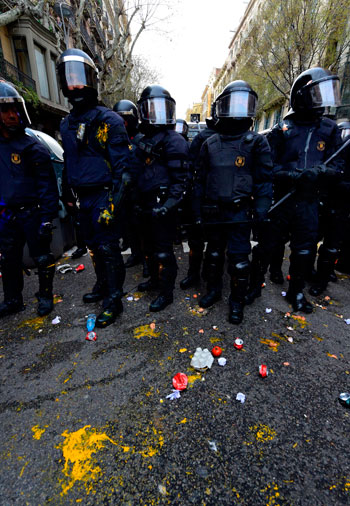  جانب من تواجد الشرطة الإسبانية 