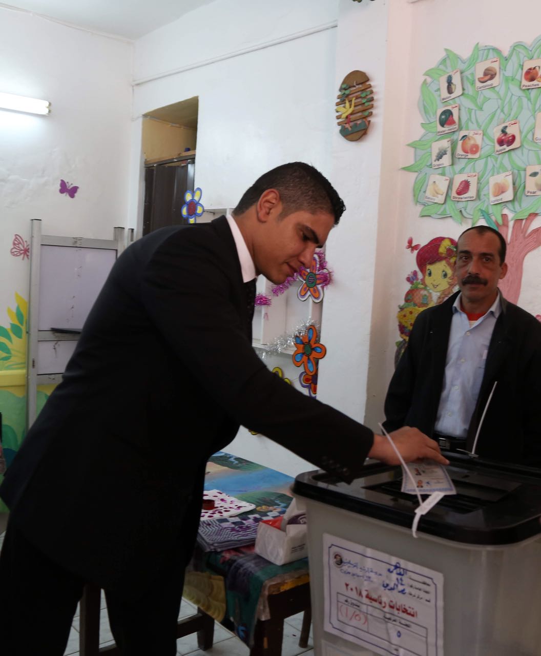 رجل الأعمال أحمد أبو هشيمة يدلى بصوته فى الإنتخابات الرئاسية (1)