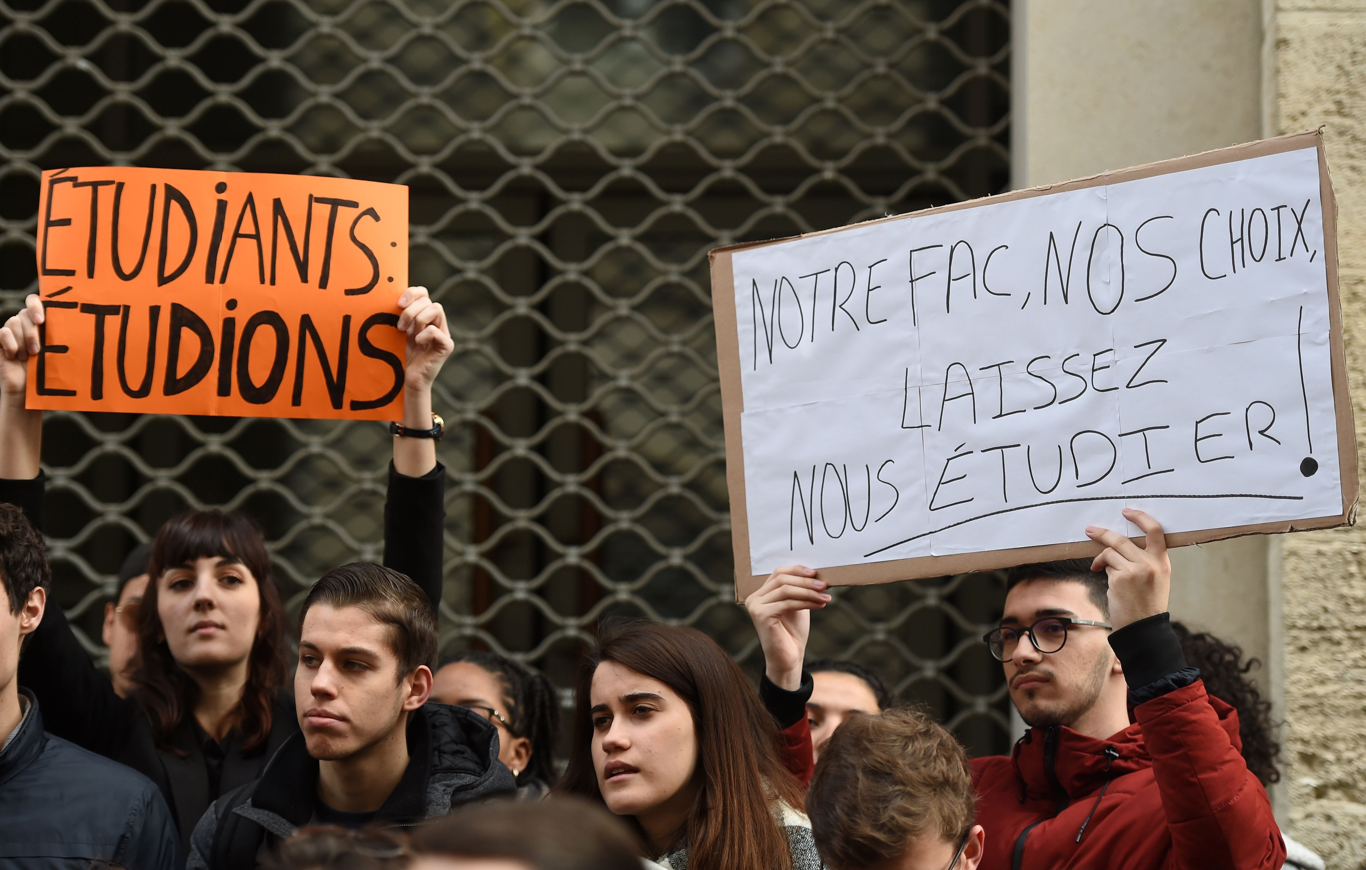 جانب من تظاهرات الطلاب الفرنسيين 