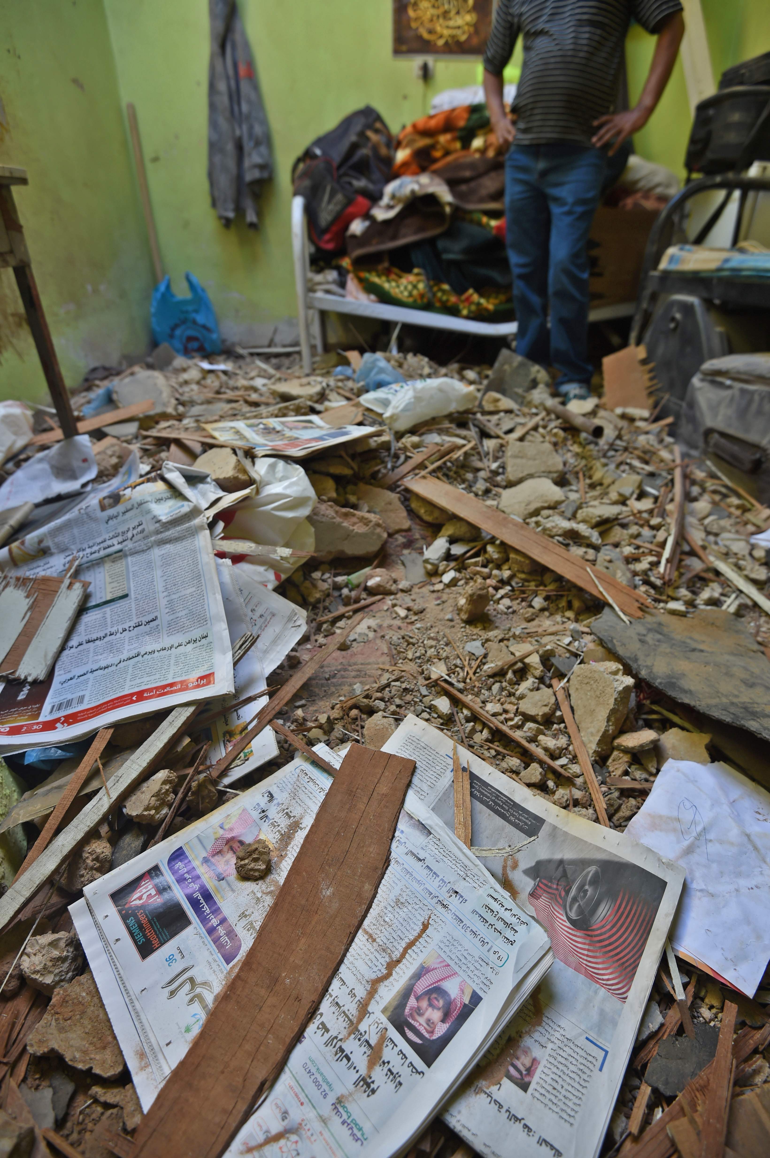 تحطم محتويات المنزل جراء سقوط الشظايا