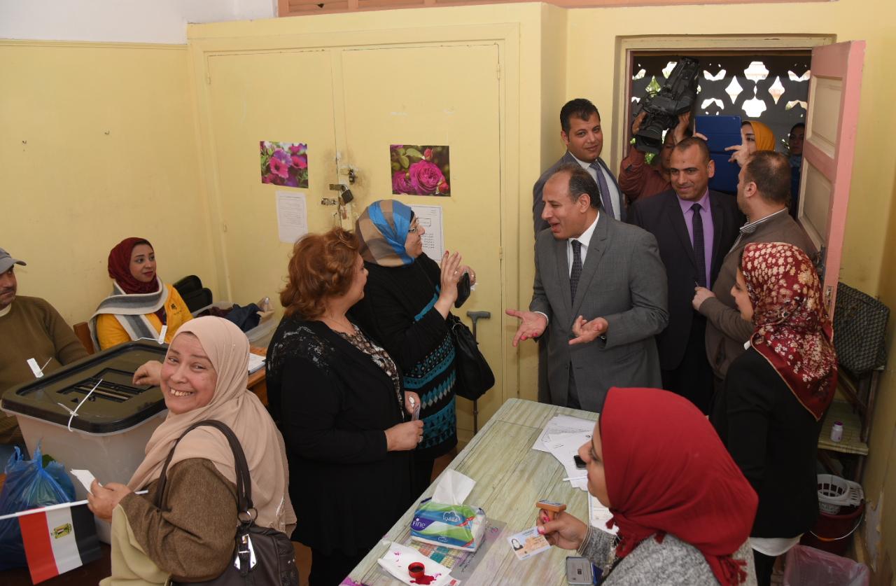 محافظ الاسكندرية يتفقد اللجان الانتخابية
