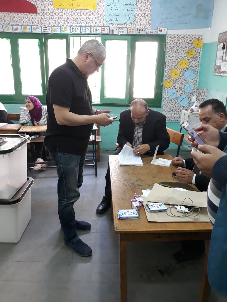 شوبير يدلي بصوته في انتخابات الرئاسة (5)