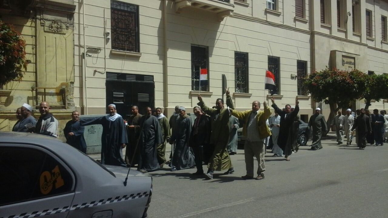 مسيرة للعاملين بوزارة الاوقاف تجوب شوارع وسط البلد لدعم المشاركة في الانتخابات  (2)