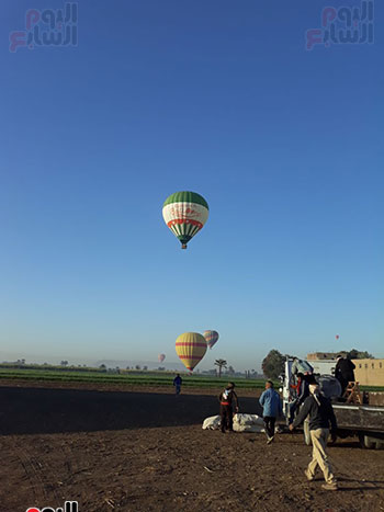     البالونات تستعد للتغريد في سماء البر الغربي