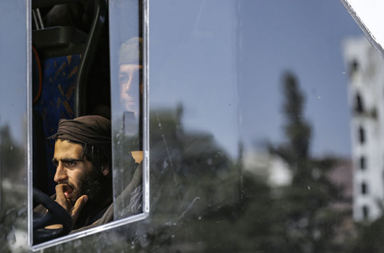 أتوبيس ينقل المسلحين السوريين من الغوطة الشرقية