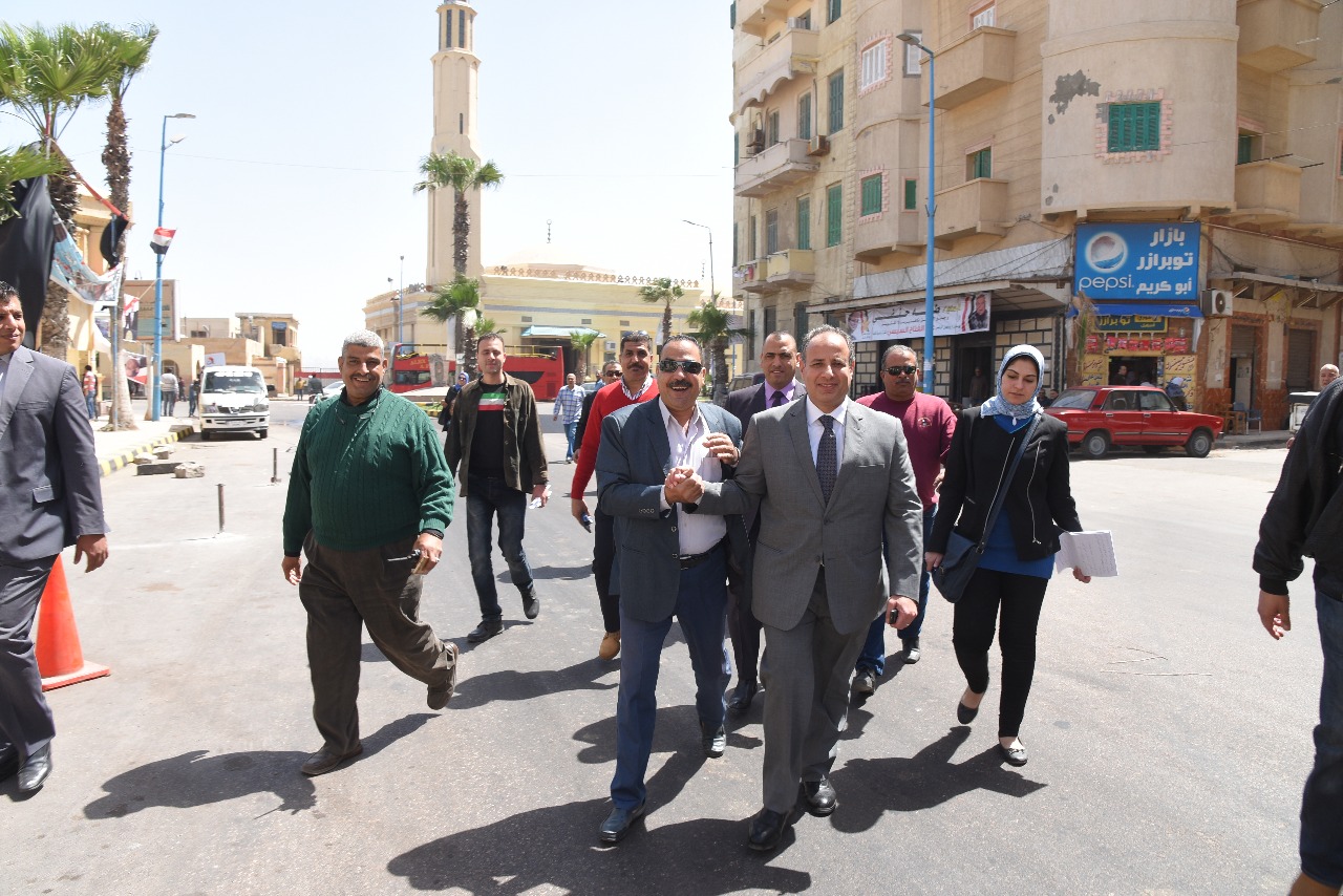محافظ الإسكندرية يتفقد اللجنة الانتخابية بمقر حى الجمرك (2)