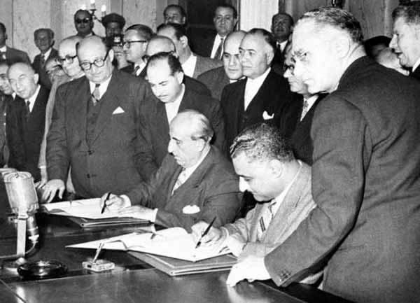 الرئيسان المصرى والسورى يوقعان اتفاق الوحدة