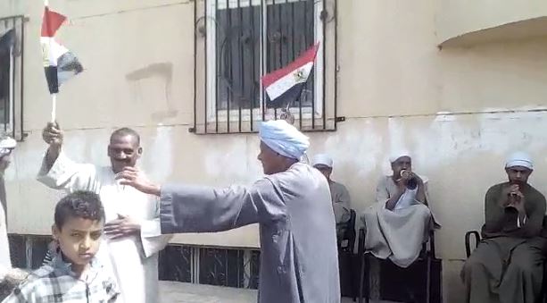 أهالي قرية العديسات يرقصون علي أنغام الربابة والأناشيد الوطنية بالأقصر (4)
