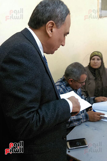 عبد المحسن سلامة نقيب الصحفيين يدلى بصوته فى انتخابات الرئاسة (4)