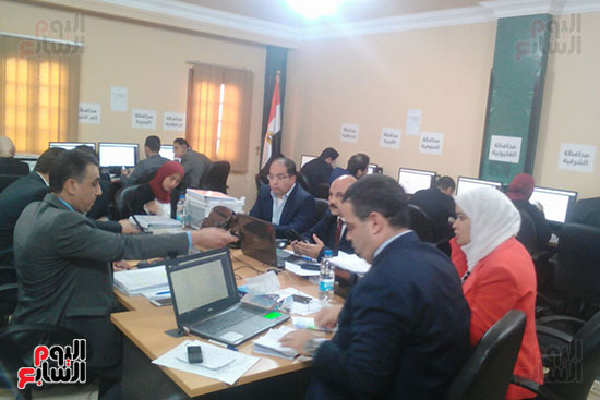 غرفة عمليات الحملة الرسمية للسيسي تتابع سير الانتخابات بالمحافظات (1)