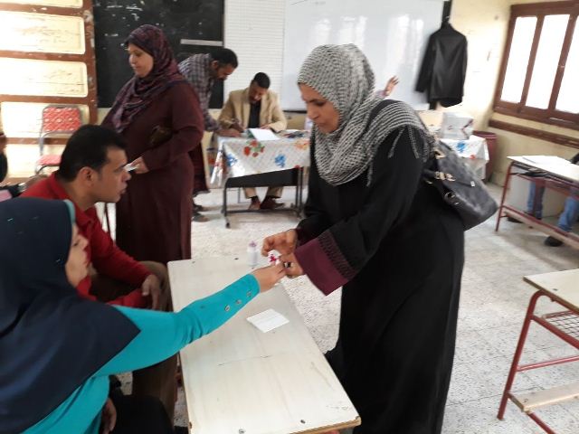 توافد الناخبين علي اللجان والمقرات الإنتخابية (5)