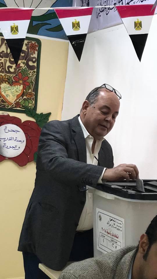 محمد صابر عرب يدلى بصوته فى انتخابات الرئاسة (2)