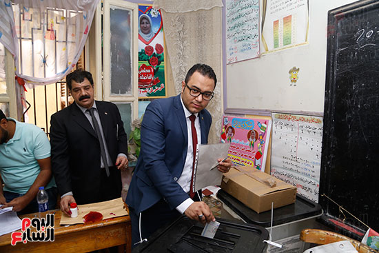 احمد زيدان يدلى بصوته فى الانتخابات (3)