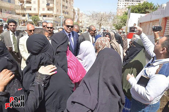 اللواء علاء ابو زيد يشيد باقبال السيدات على التصويت