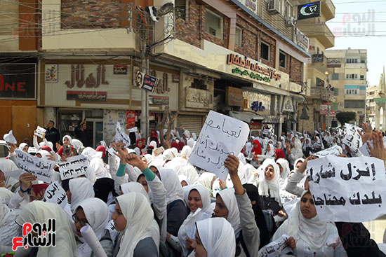 مسيرة حاشدة بكفر الشيخ للطالبات