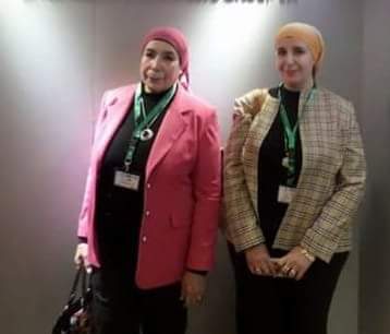 6- فوزيه سنوسي مع ابنتها